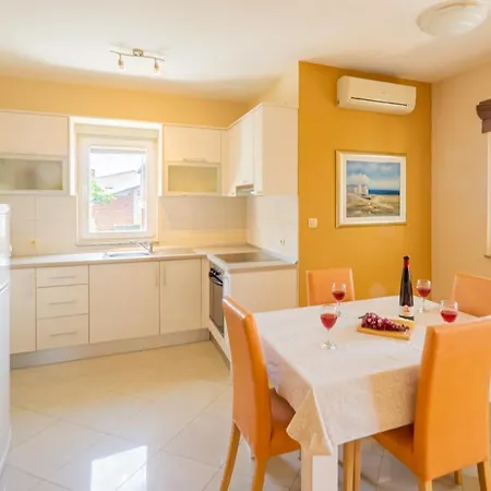 Karchna Erica Central Location In Countyside With Large Barbecue Area Novalja Exterior photo