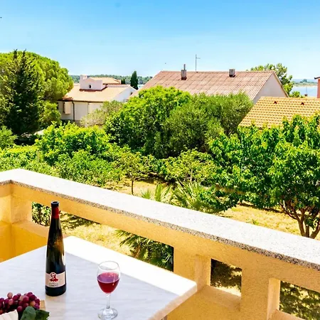 Karchna Erica Central Location In Countyside With Large Barbecue Area Novalja Exterior photo