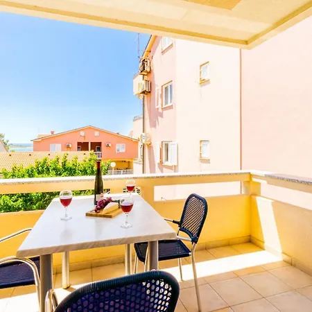Karchna Erica Central Location In Countyside With Large Barbecue Area Novalja Exterior photo