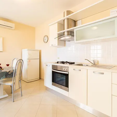 Karchna Erica Central Location In Countyside With Large Barbecue Area Novalja Exterior photo