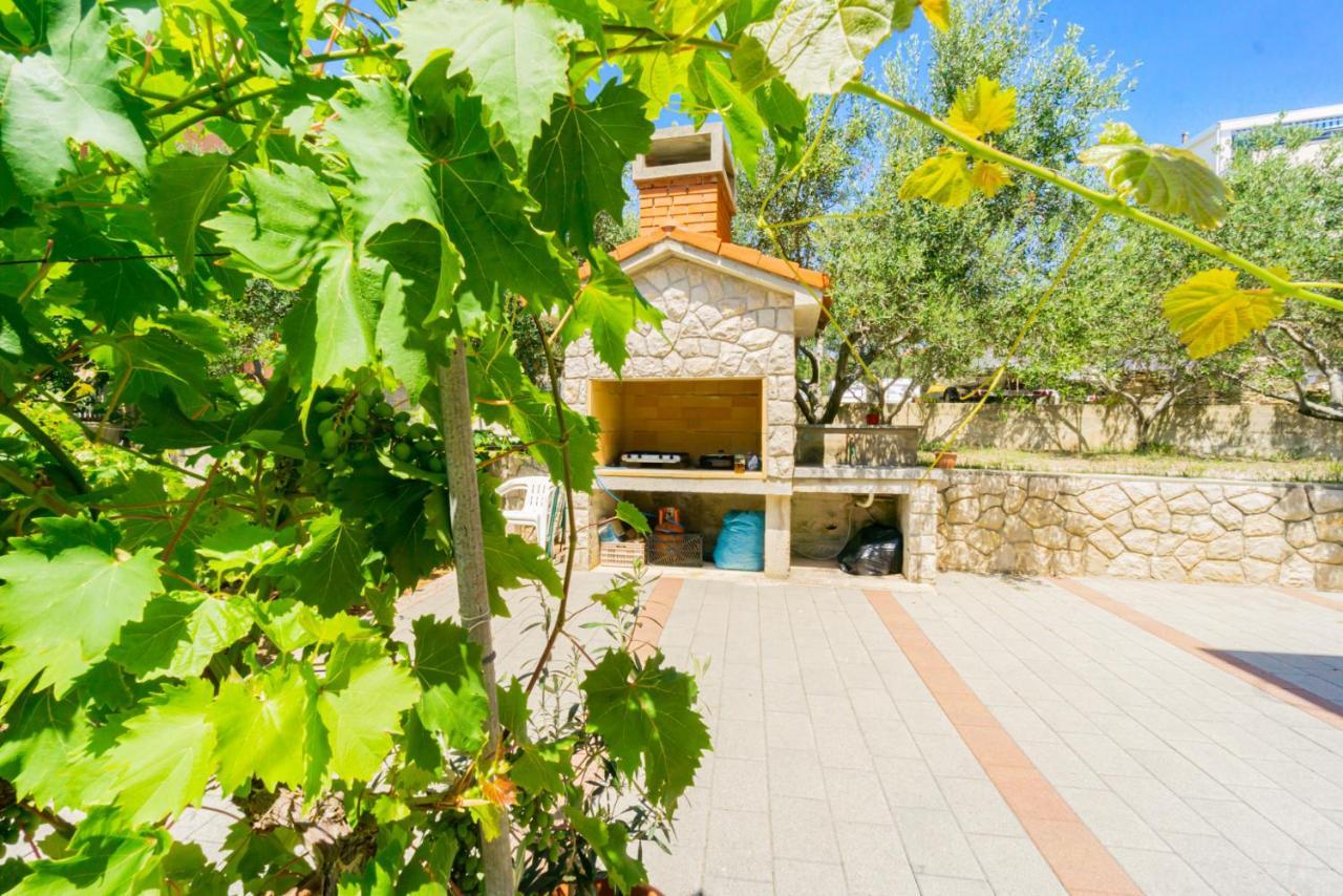 Karchna Erica Location In Countyside With Large Barbecue Area
