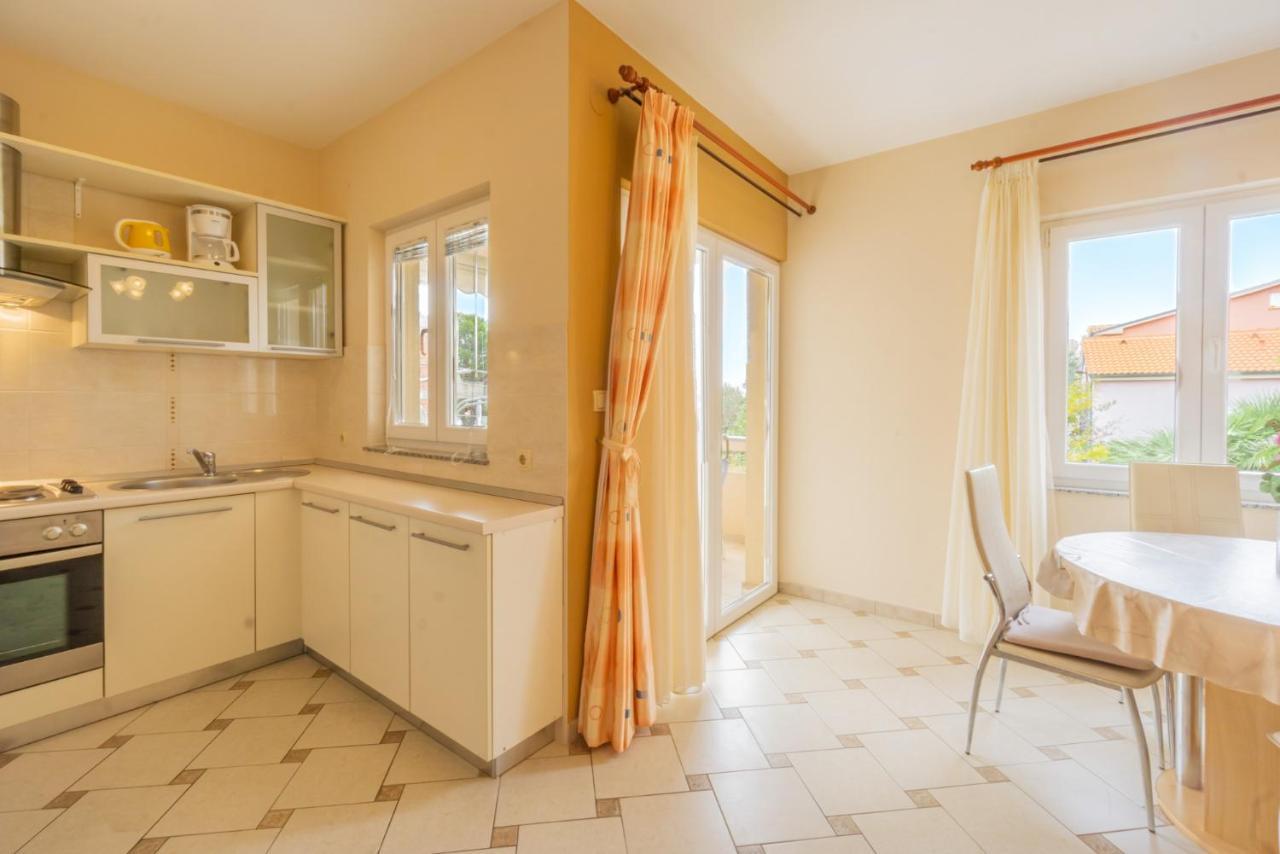 Karchna Erica Location In Countyside With Large Barbecue Area *
