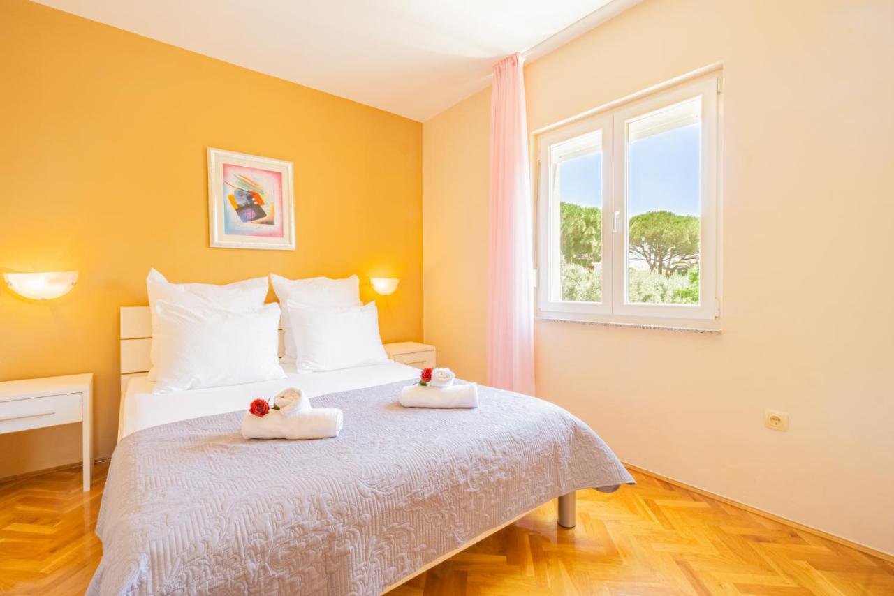 Apartment Karchna Erica Location In Countyside With Large Barbecue Area *