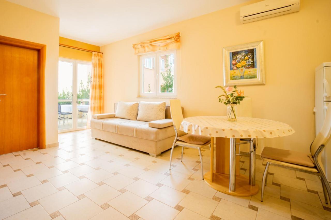 Karchna Erica Location In Countyside With Large Barbecue Area