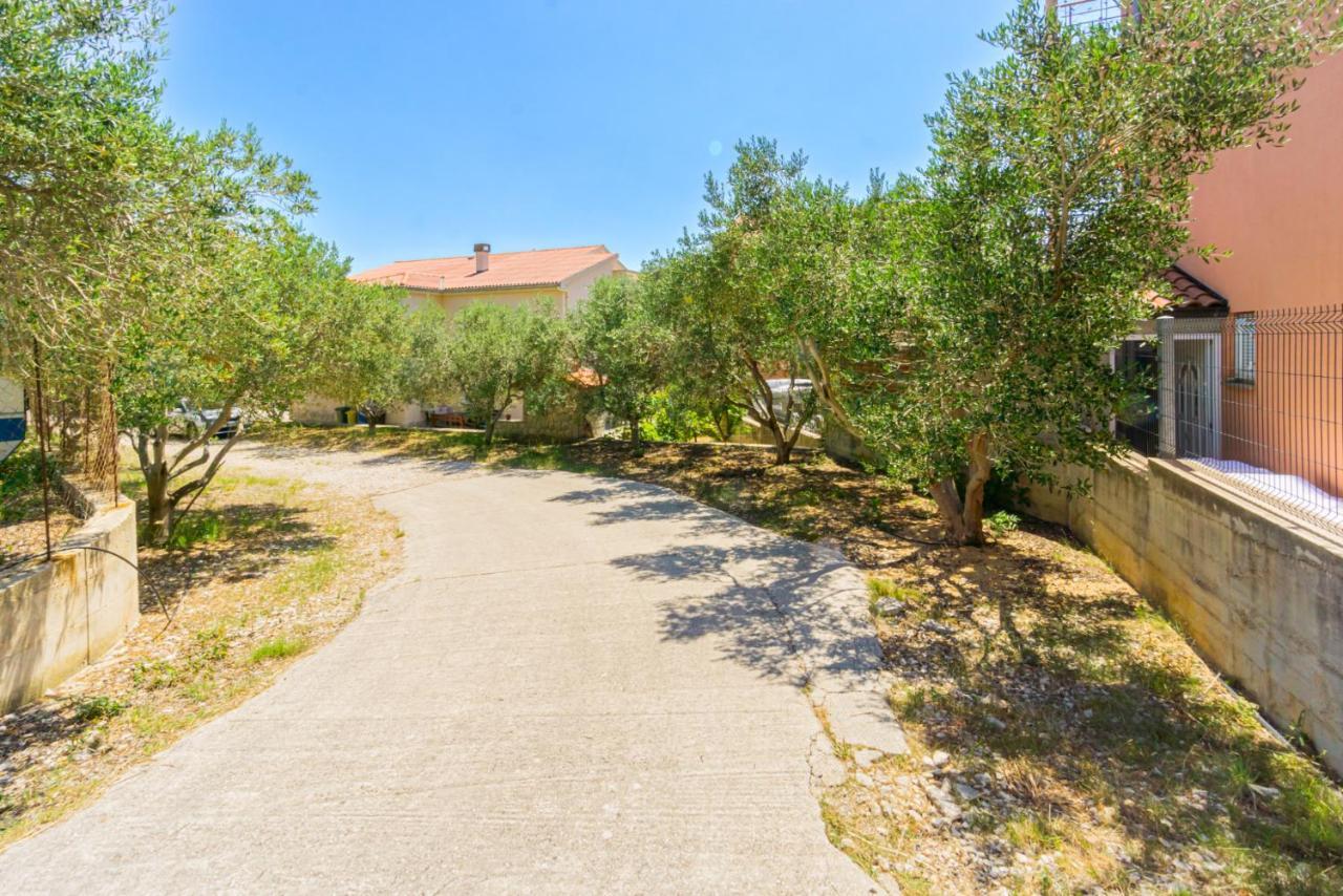 Karchna Erica Location In Countyside With Large Barbecue Area Novalja