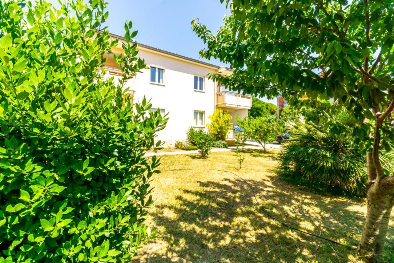 Karchna Erica Location In Countyside With Large Barbecue Area *
