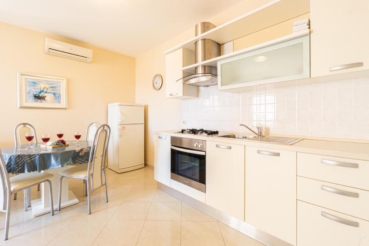 Apartment Karchna Erica Location In Countyside With Large Barbecue Area *